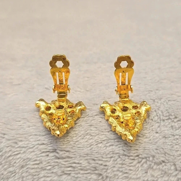 #338 Clip on earring gold tone chrismas tree - Picture 4 of 5